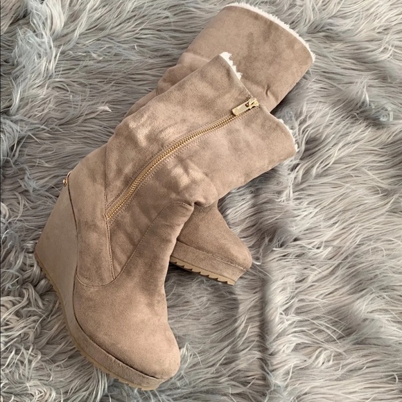 NWOB Juicy Couture Wedge Boots - Picture 4 of 4